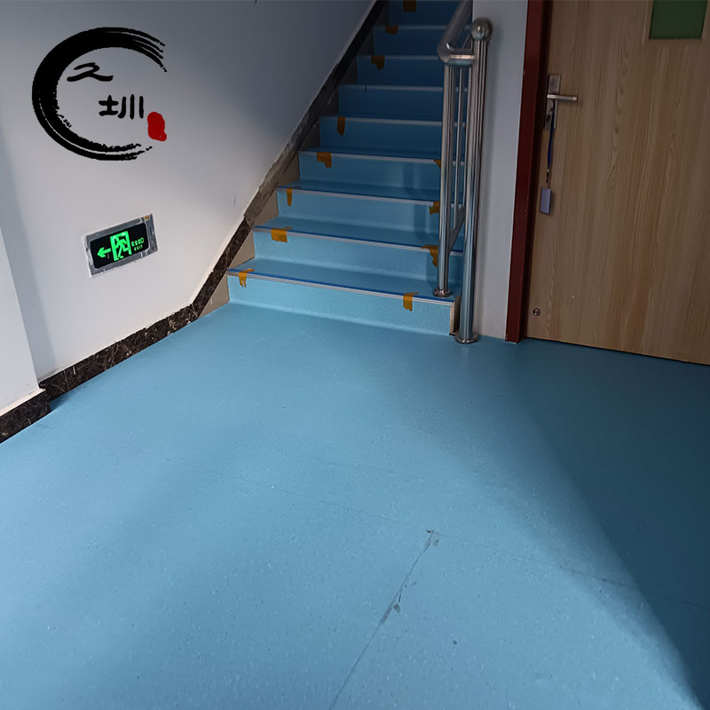 选择PVC塑胶地板为什么要选择uv处理的地板