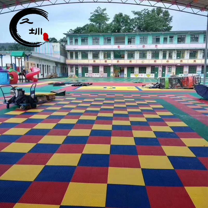 2022年幼儿园室外跑道用悬浮地板厂家塑料拼装悬浮地板 篮球场悬浮地板