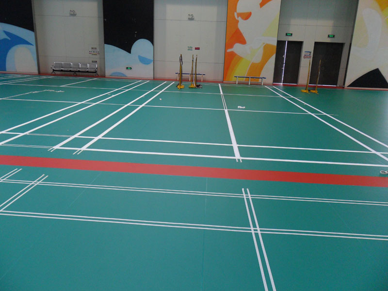 室内pvc运动地板 羽毛球防滑耐磨塑胶地板枫木纹篮球场健身房地胶厂家安装