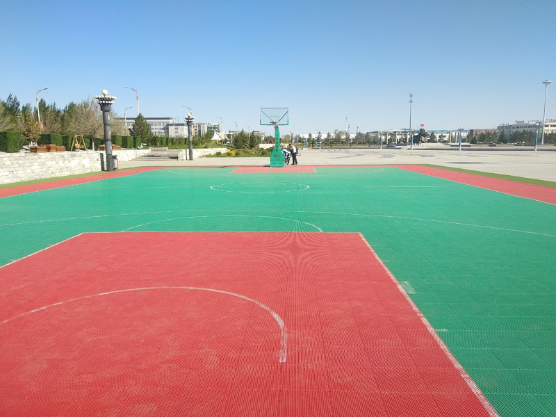 篮球场悬浮地板防滑室外场地拼装运动地板幼儿园操场悬浮拼接地垫